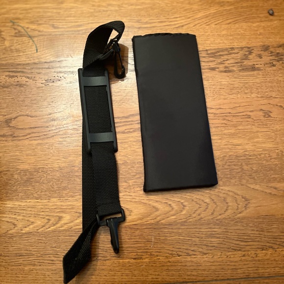 Pari Camera Bag With Shoulder Strap NWOT - Picture 3 of 8